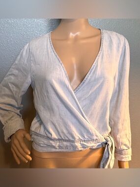 NWT DL1961 Chambray Wrap Croppd Blouse Top Tie Waist Size S in Pale Blue